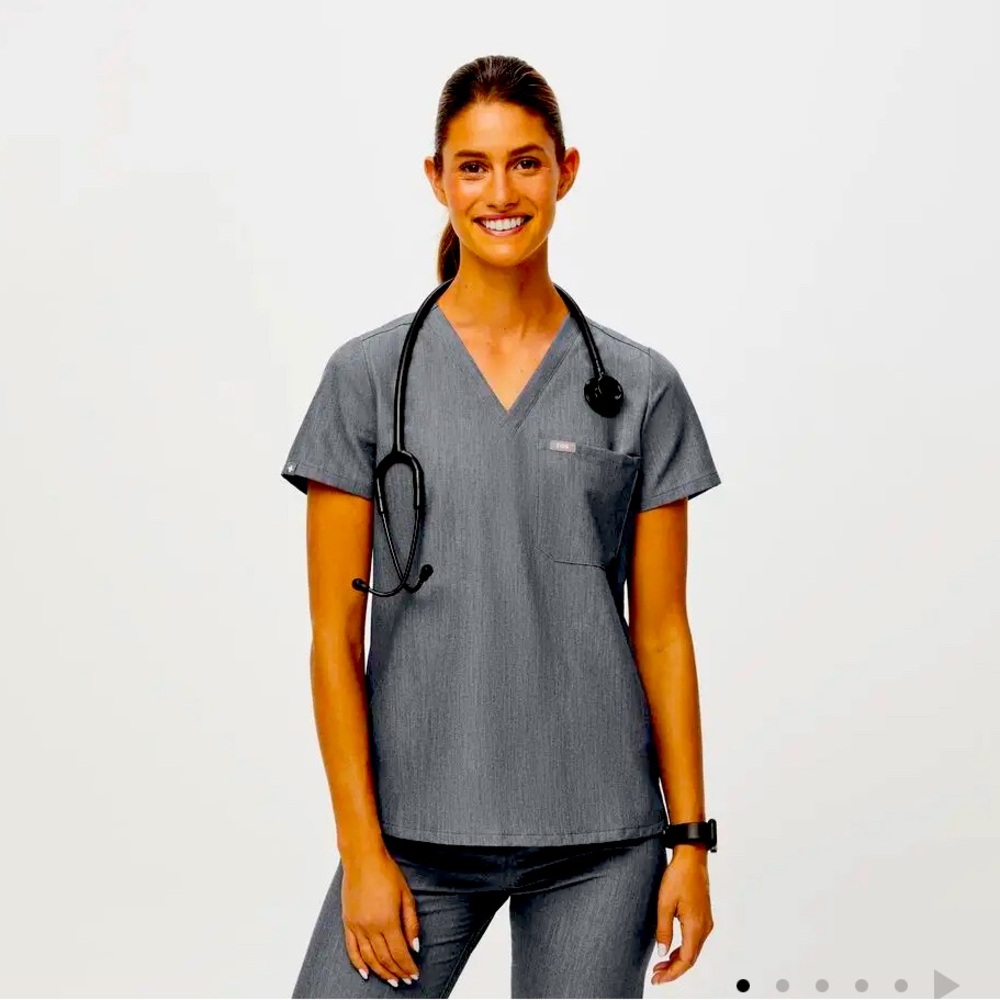 ⭐️ FIGS Catarina One-Pocket Scrub Top NWT S